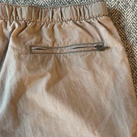 Columbia Tan Shorts - Picture 7 of 7